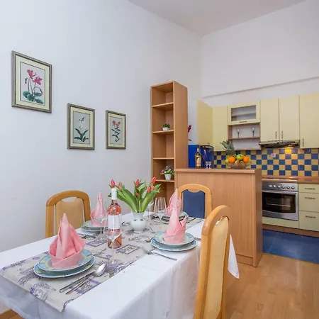 Apartments Snjezana Makarska Exterior photo