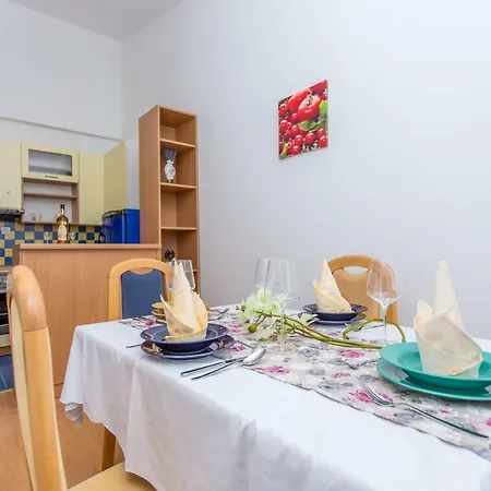 Apartments Snjezana Makarska Exterior photo