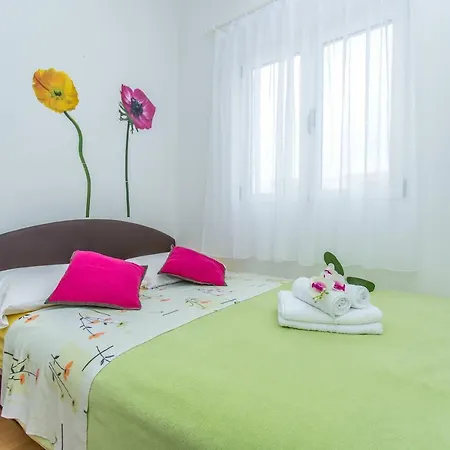 Apartments Snjezana Makarska Exterior photo